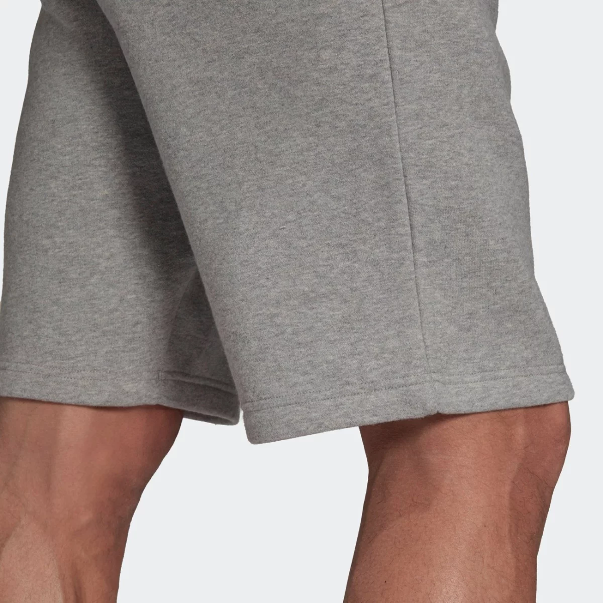 h34682_app_on-model_detail-2_gradient-huge-665778dd46cb9