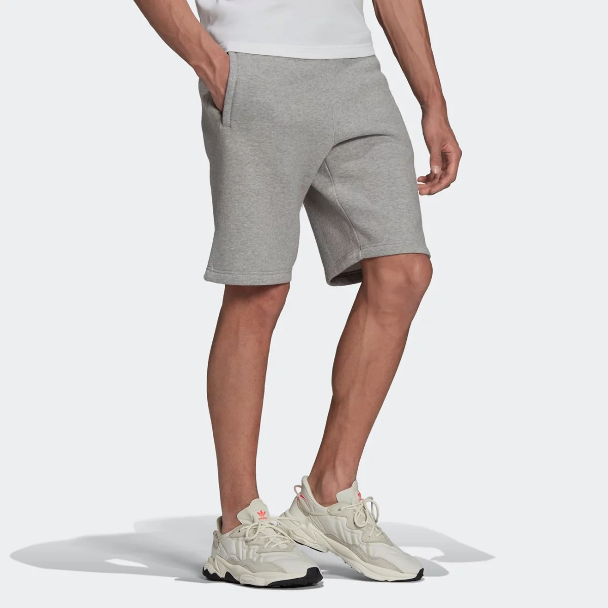 h34682_app_on-model_walking_gradient-huge-665778d7d0e55