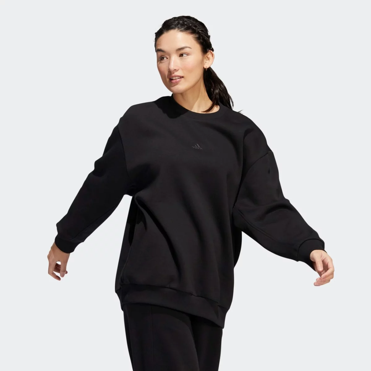 hs6857_6_apparel_on-model_walking-view_grey-huge-6657a0e833cab