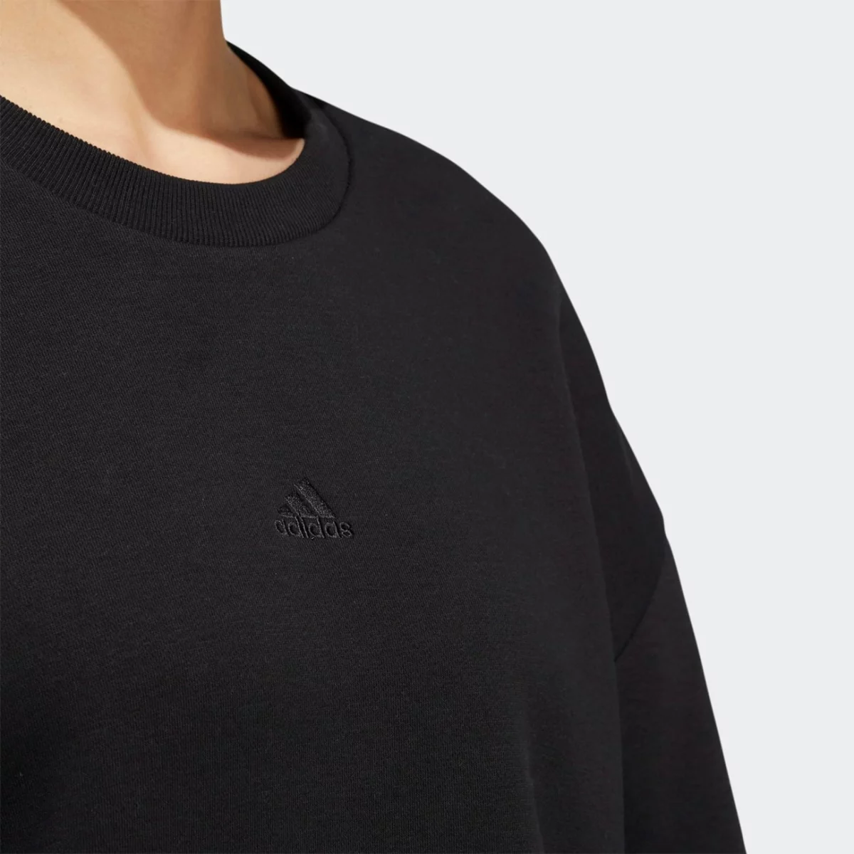 hs6857_7_apparel_on-model_detail-view-1_grey-huge-6657a0e98a33f