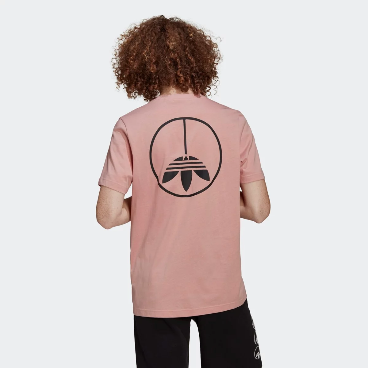 hf4910_app_on-model_back_gradient-huge-6657763a42237