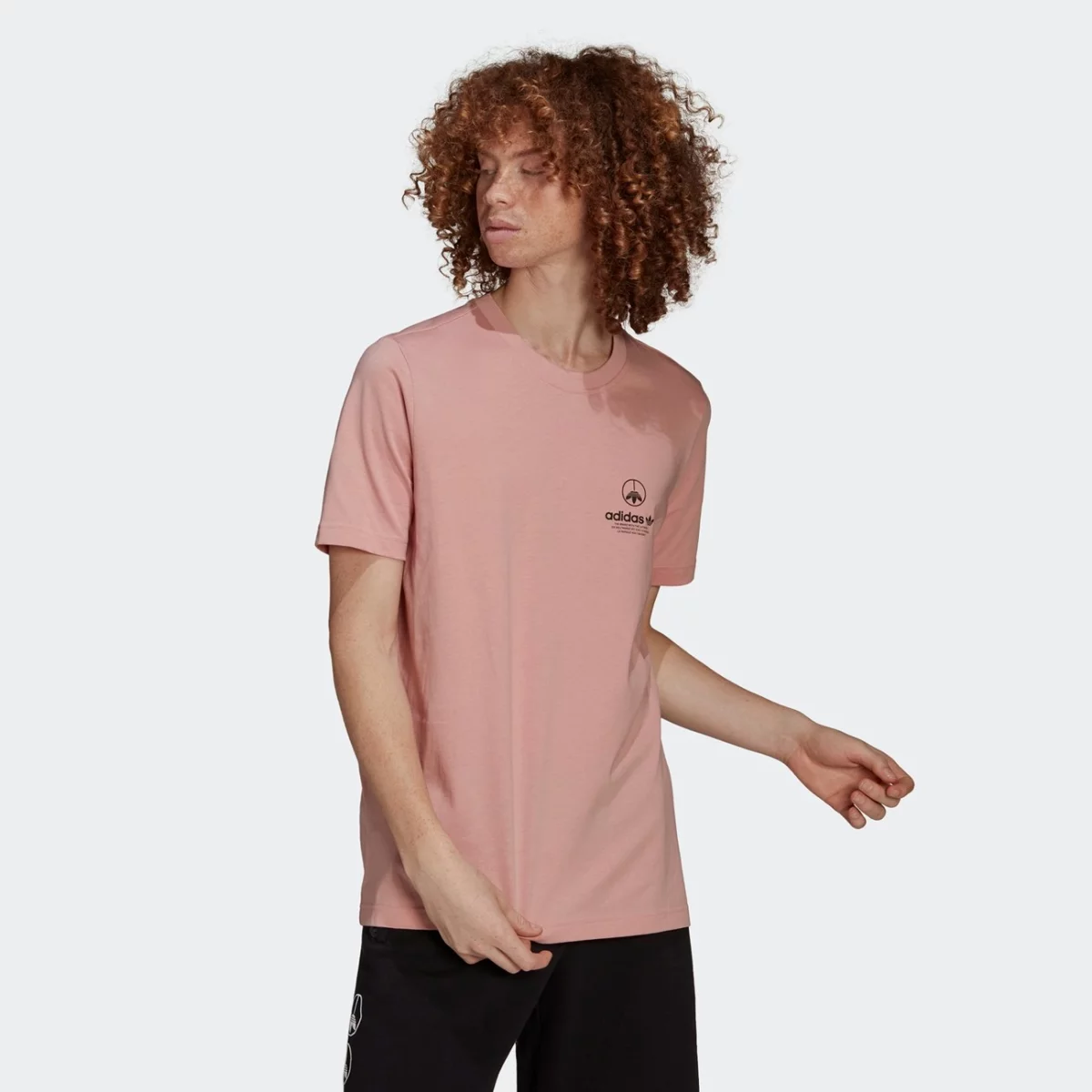 hf4910_app_on-model_standard_gradient-huge-66577638d6ced