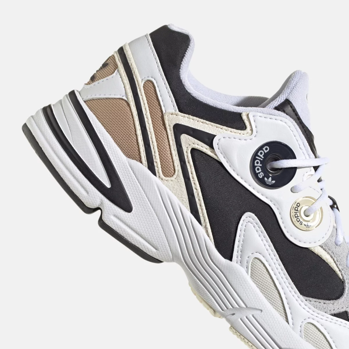 gy9549_8_footwear_photography_detail-view-1_transparent-huge-66581f622cc73