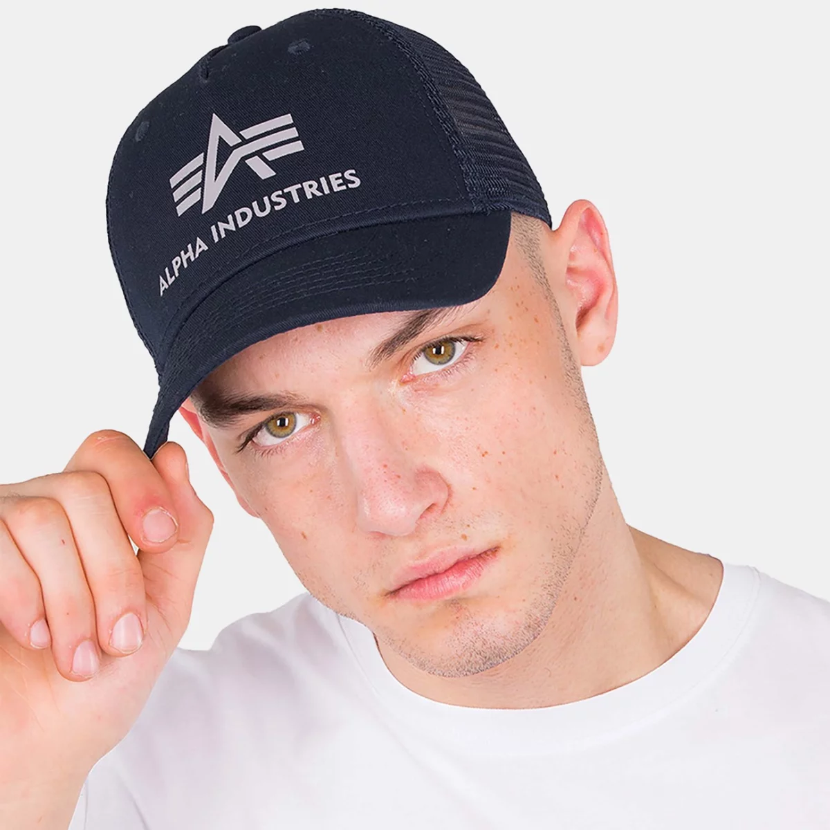 186902-03-alpha-industries-basic-trucker-cap-caps-001-huge-6657586f52af5