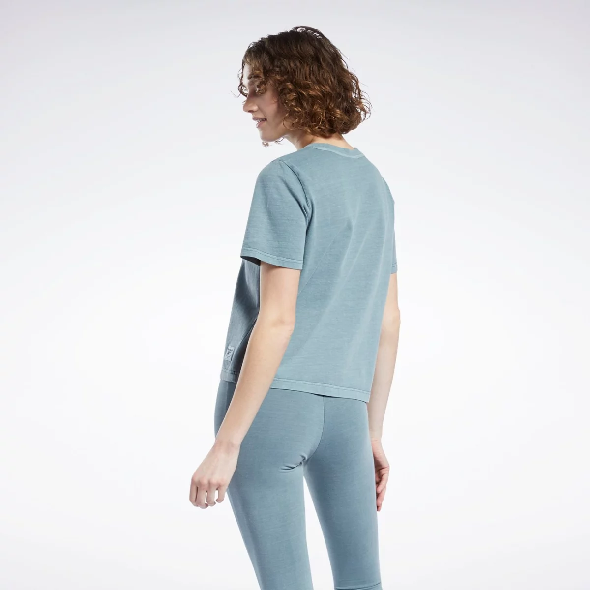 h11211_app_on-model_back_gradient-huge-665763ed6e10f