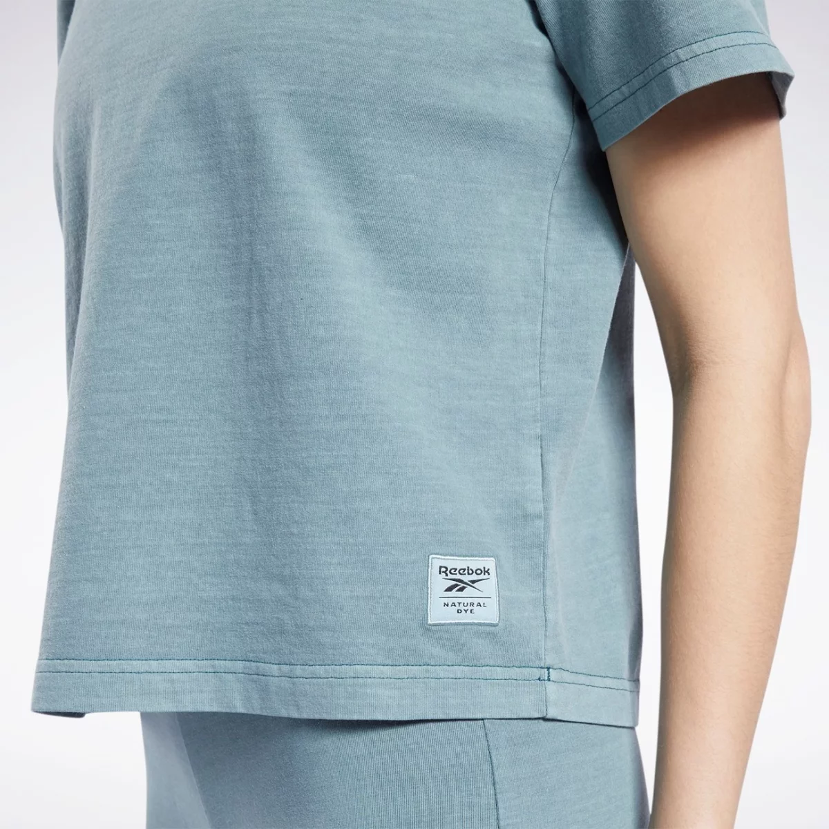 h11211_app_on-model_detail-1_gradient-huge-665763eed8add