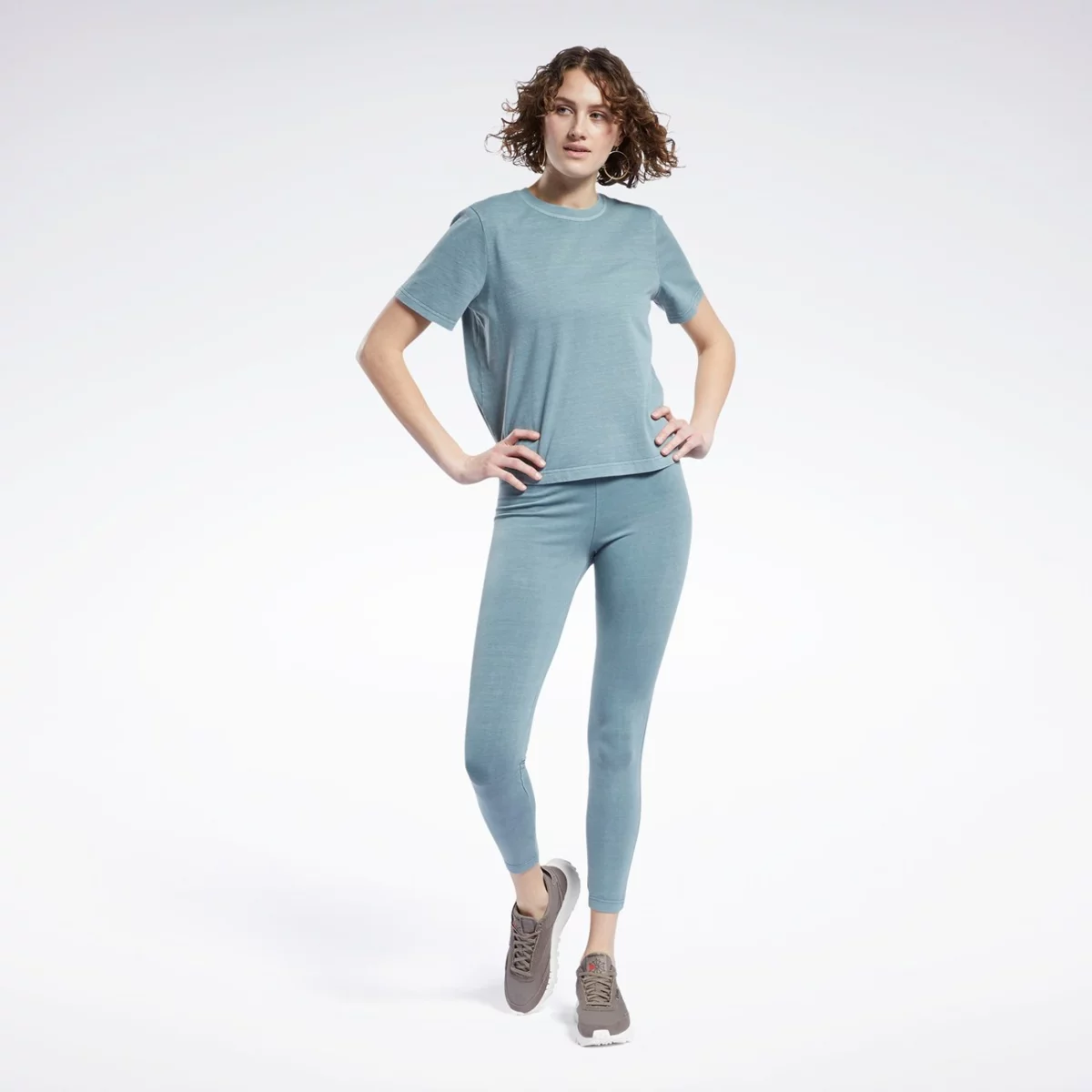 h11211_app_on-model_side_gradient-huge-665763f11bf15