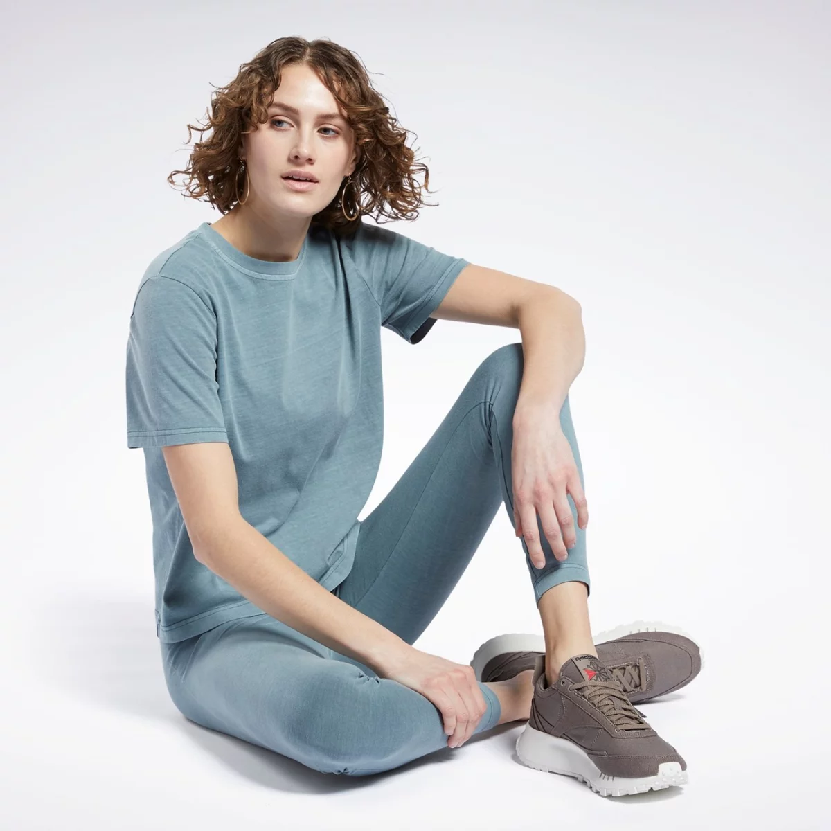 h11211_app_on-model_standard-outfit_gradient-huge-665763ebbbb72