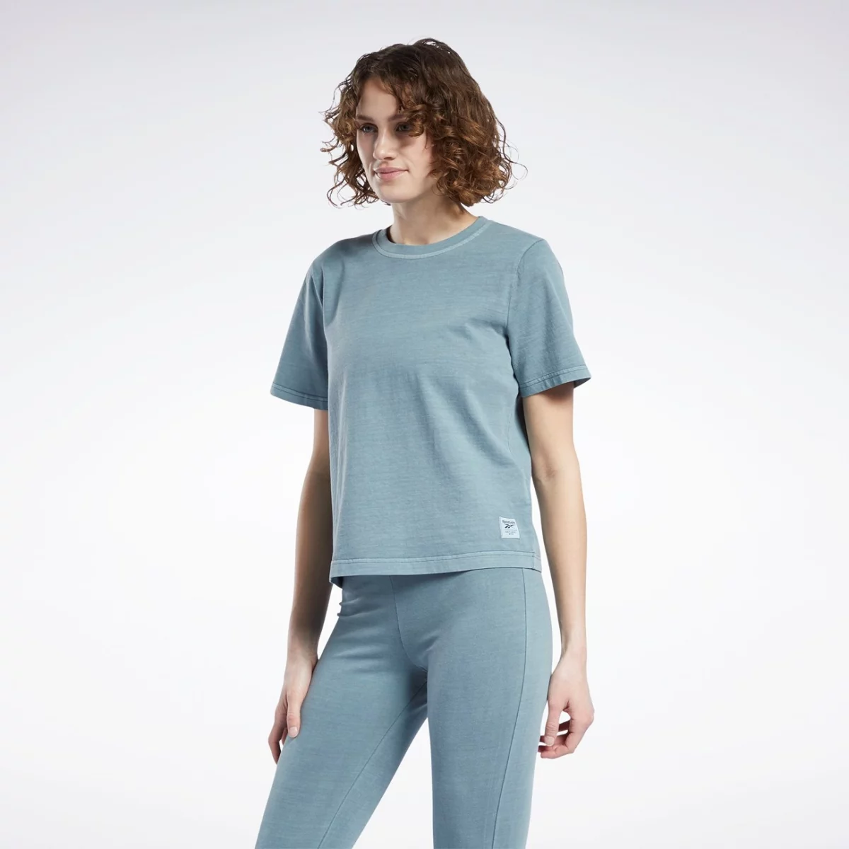 h11211_app_on-model_standard_gradient-huge-665763f2abc3a