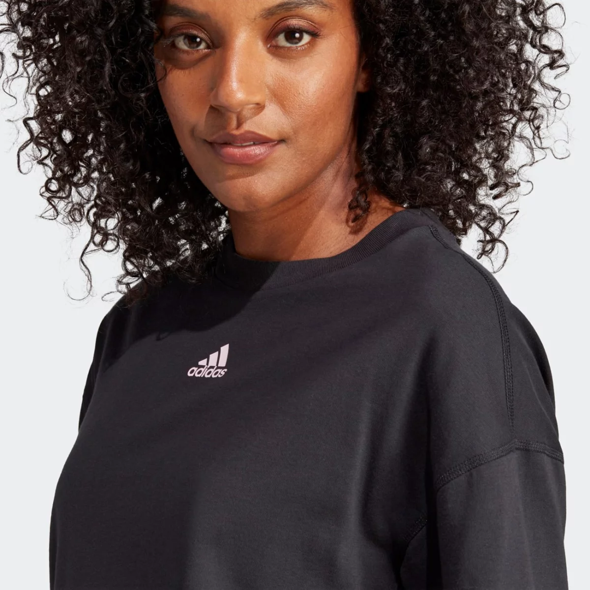 ia3183_9_apparel_on-model_detail-view-2_grey-huge-6657a7da232e1