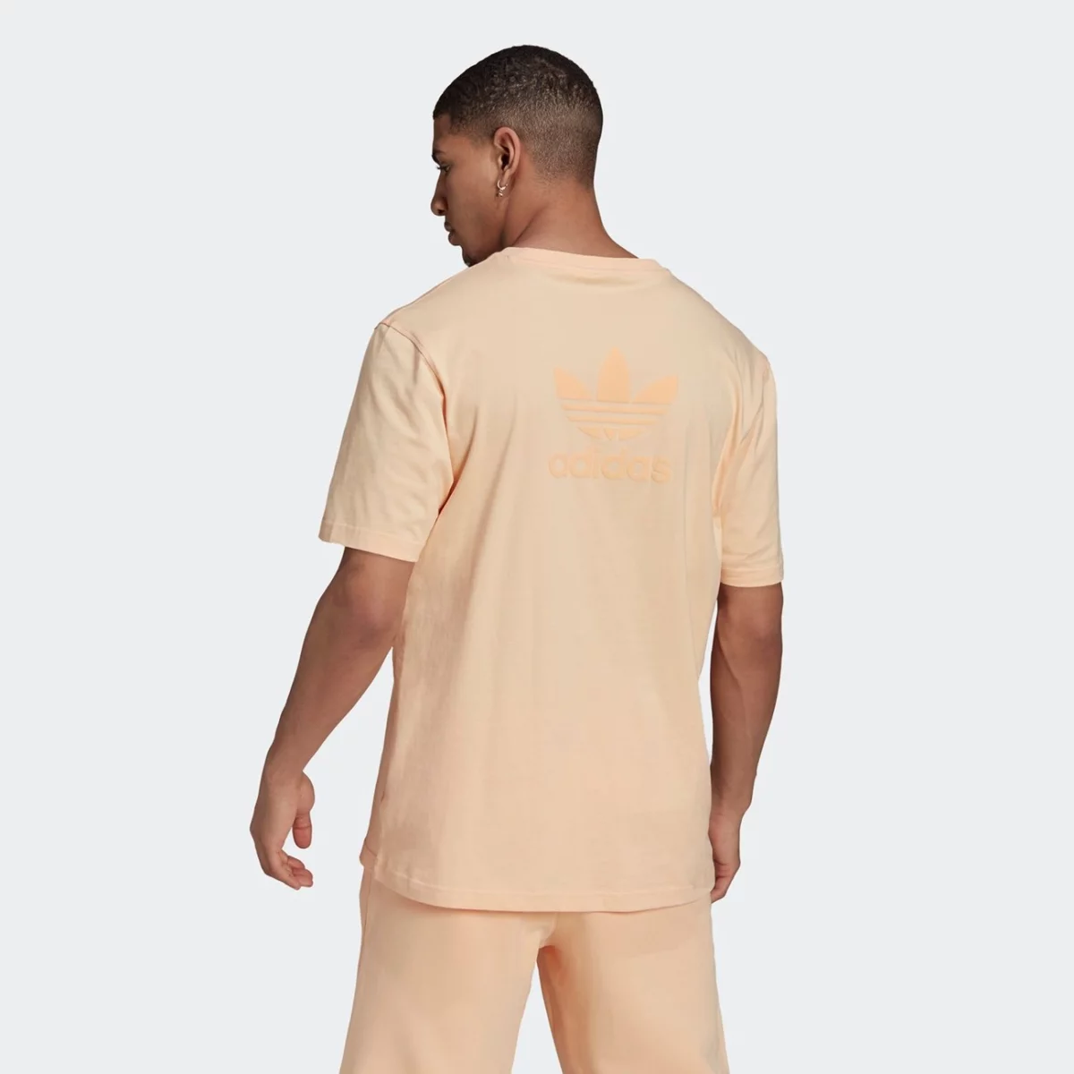 h09131_app_on-model_back_gradient-huge-66576436cf435