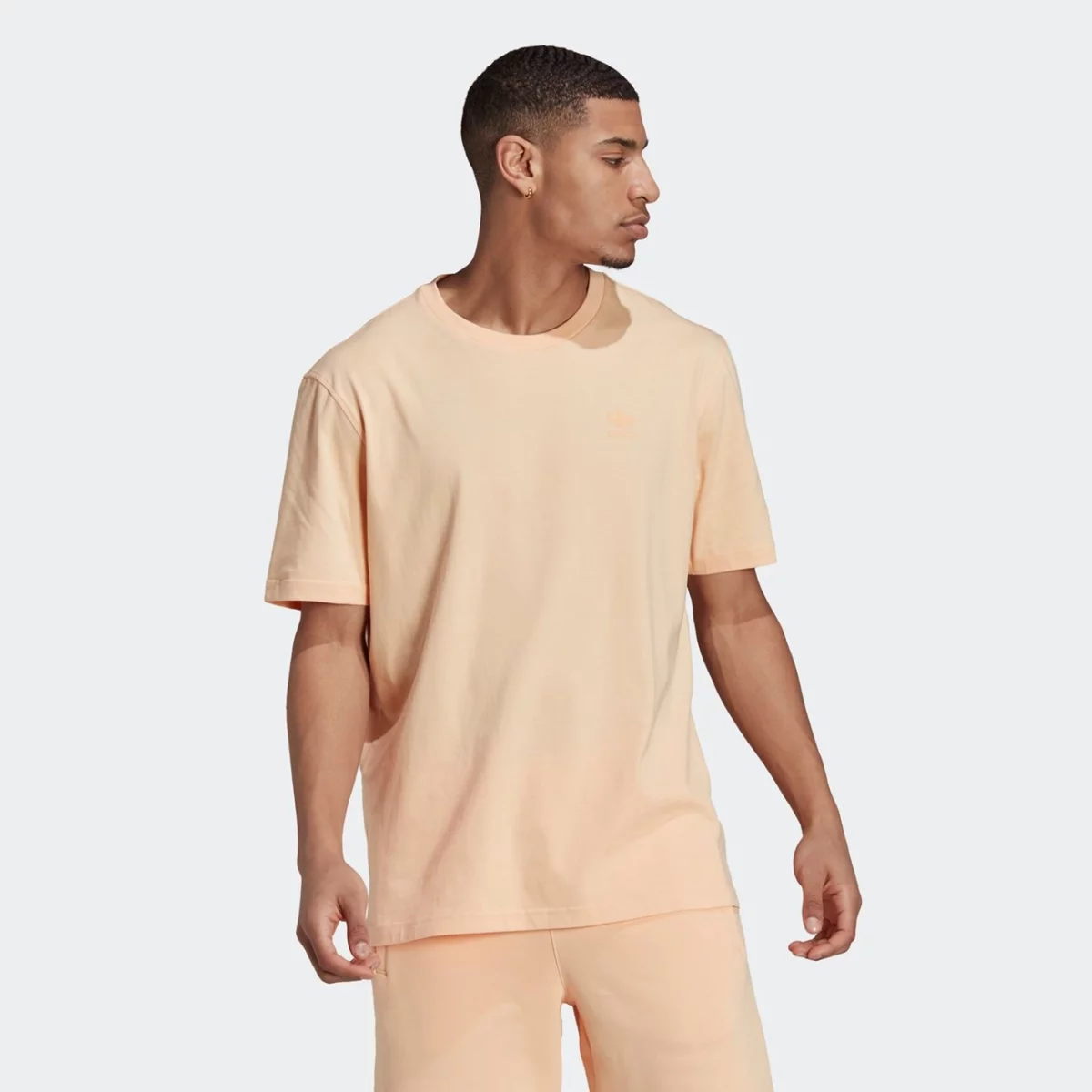 h09131_app_on-model_standard_gradient-huge-6657643bd241a