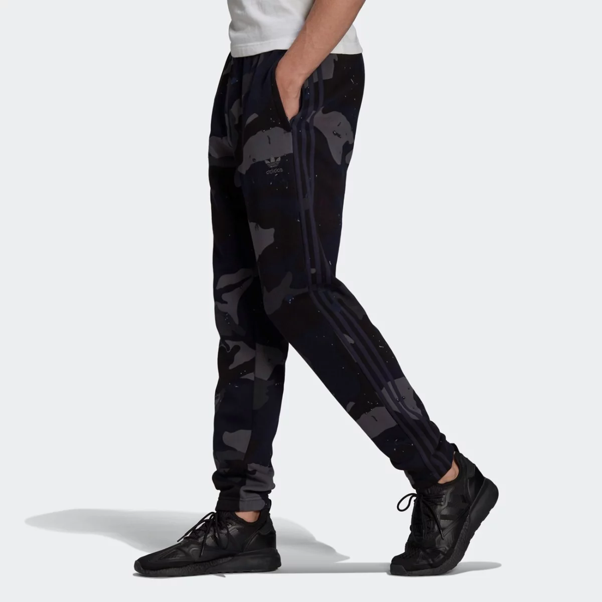 h13469_app_on-model_side_gradient-huge-66576368325ab