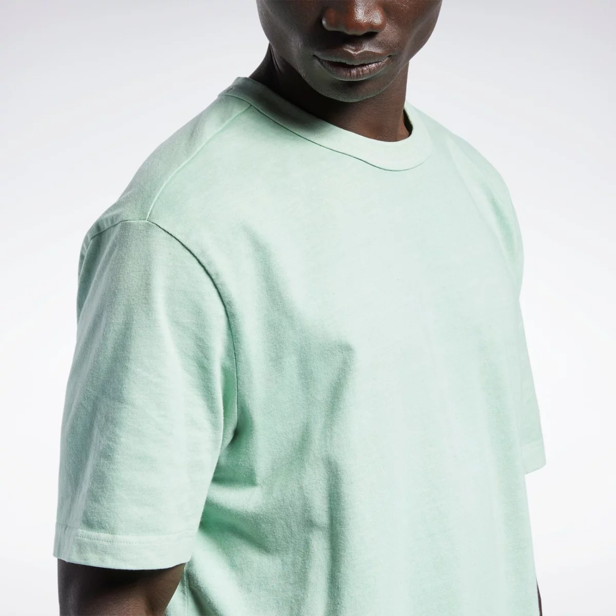 h54440_app_on-model_detail-2_gradient-huge-6657777d80224