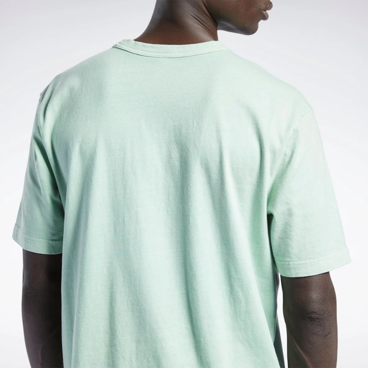 h54440_app_on-model_detail-3_gradient-huge-6657777b99570