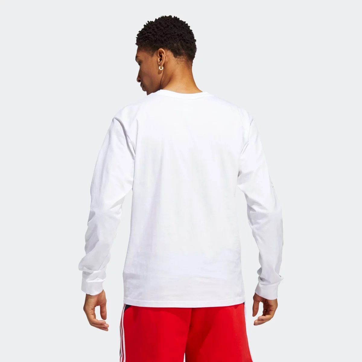 hc2126_app_on-model_back_gradient-huge-66577a2b11924