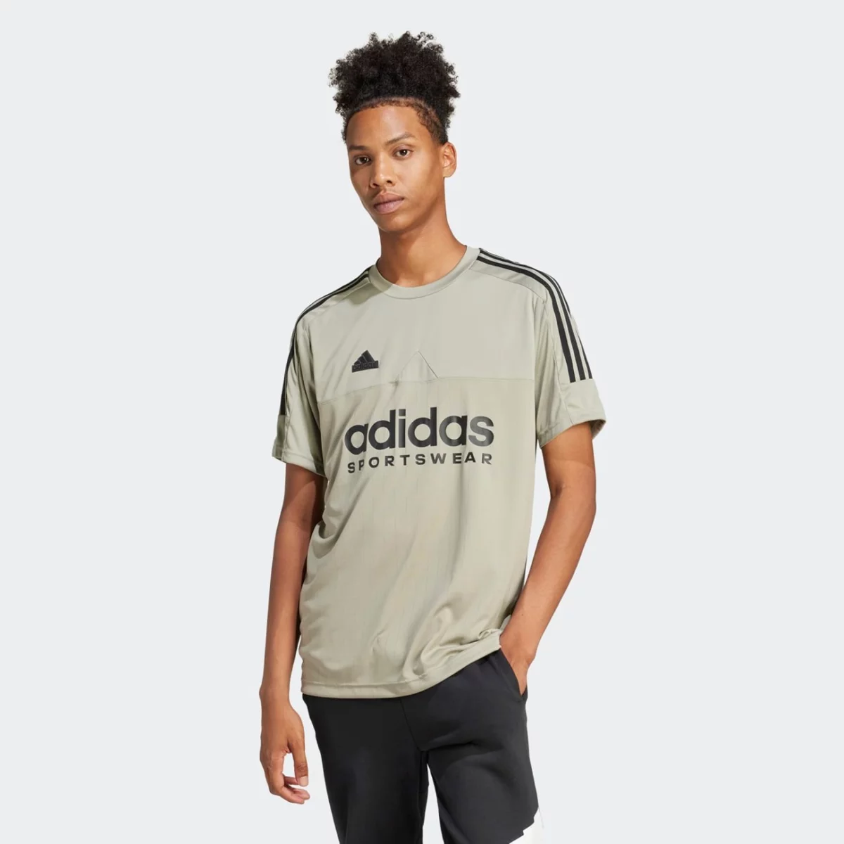 il5661_3_apparel_on-model_standard-view_grey-huge-6657b251cb616
