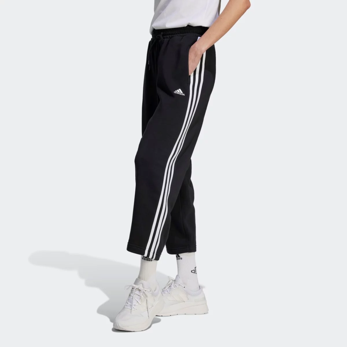 hz5748_3_apparel_on-model_standard-view_grey-huge-6657a7972dece