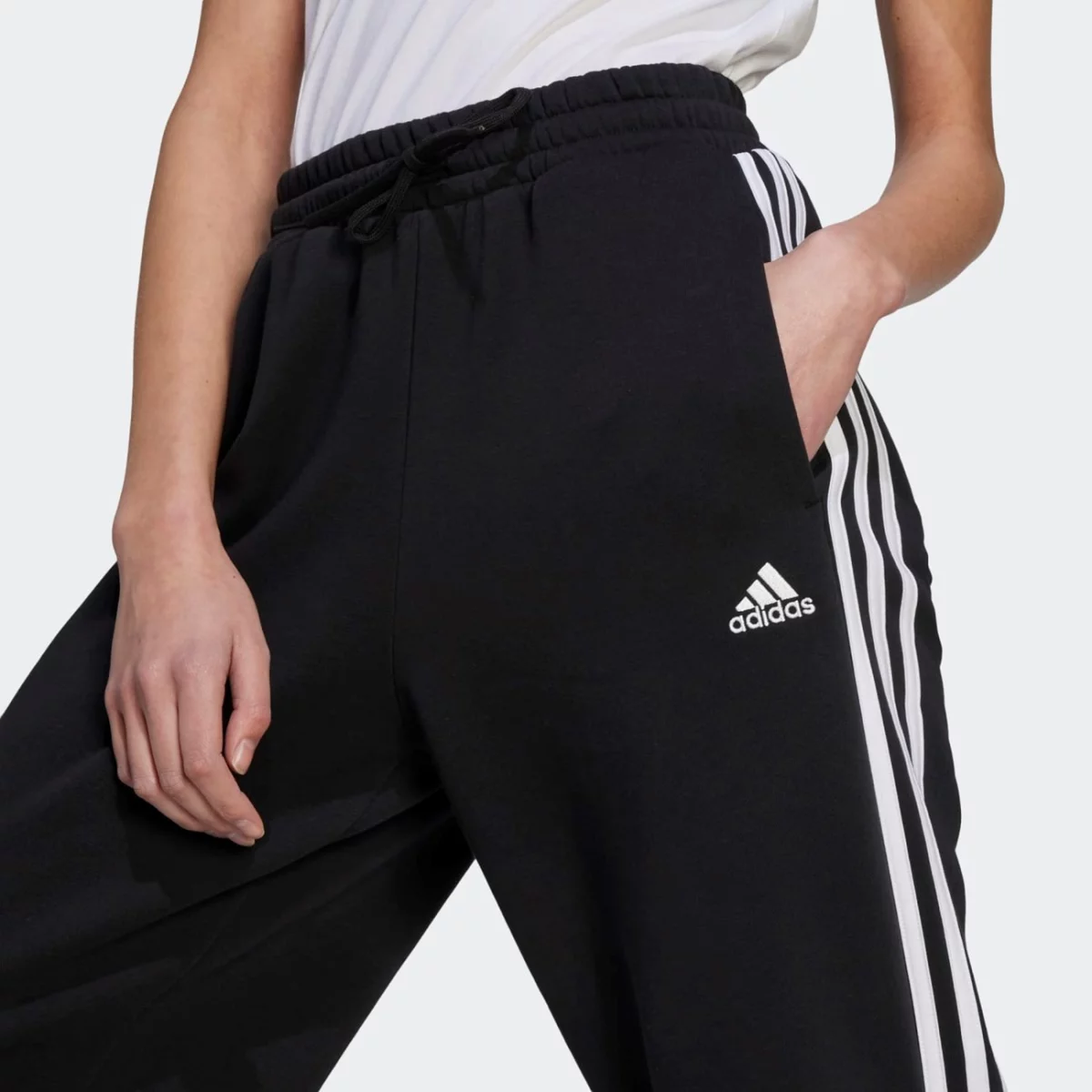 hz5748_6_apparel_on-model_detail-view-1_grey-huge-6657a79b47b91