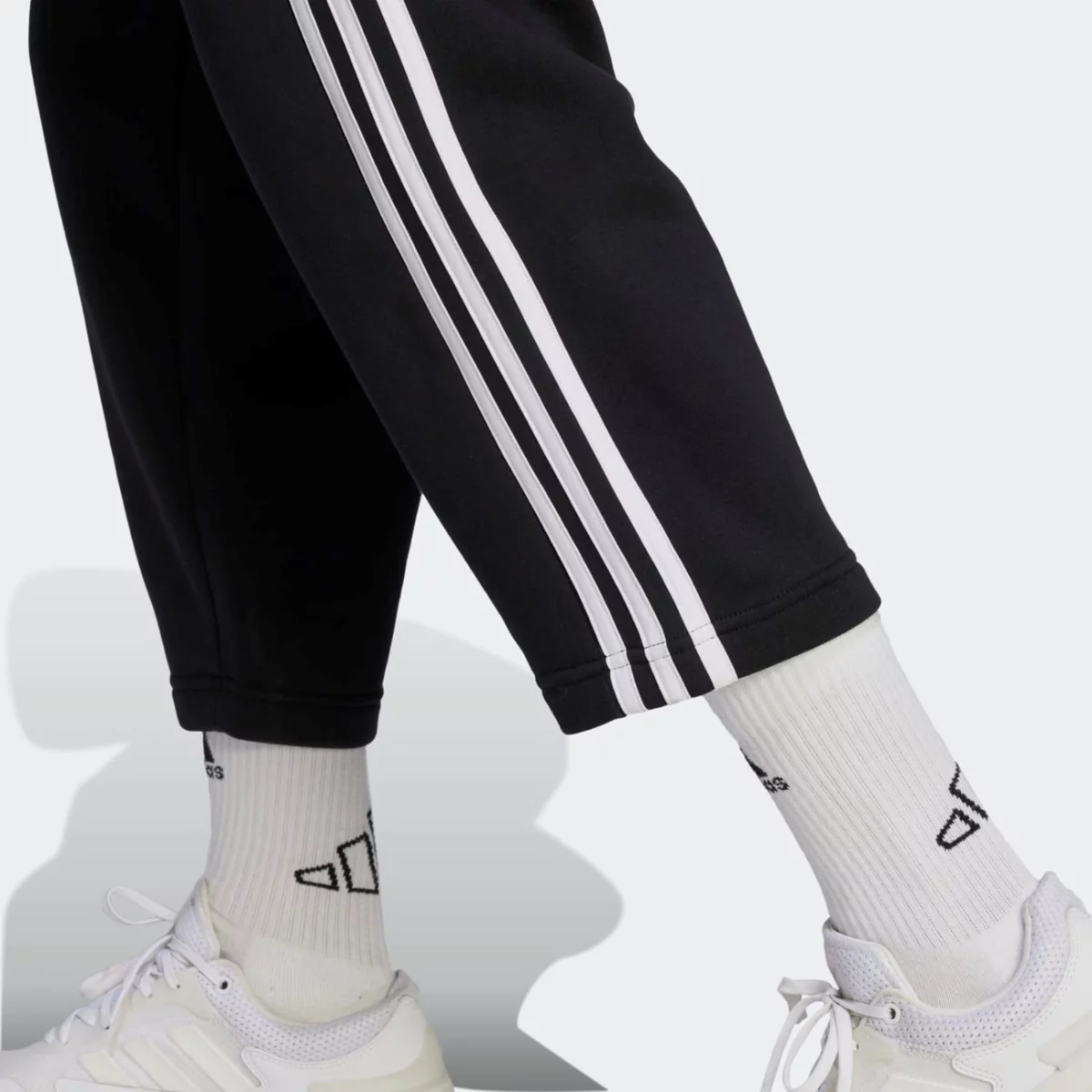 hz5748_7_apparel_on-model_detail-view-2_grey-huge-6657a79d1d2ba