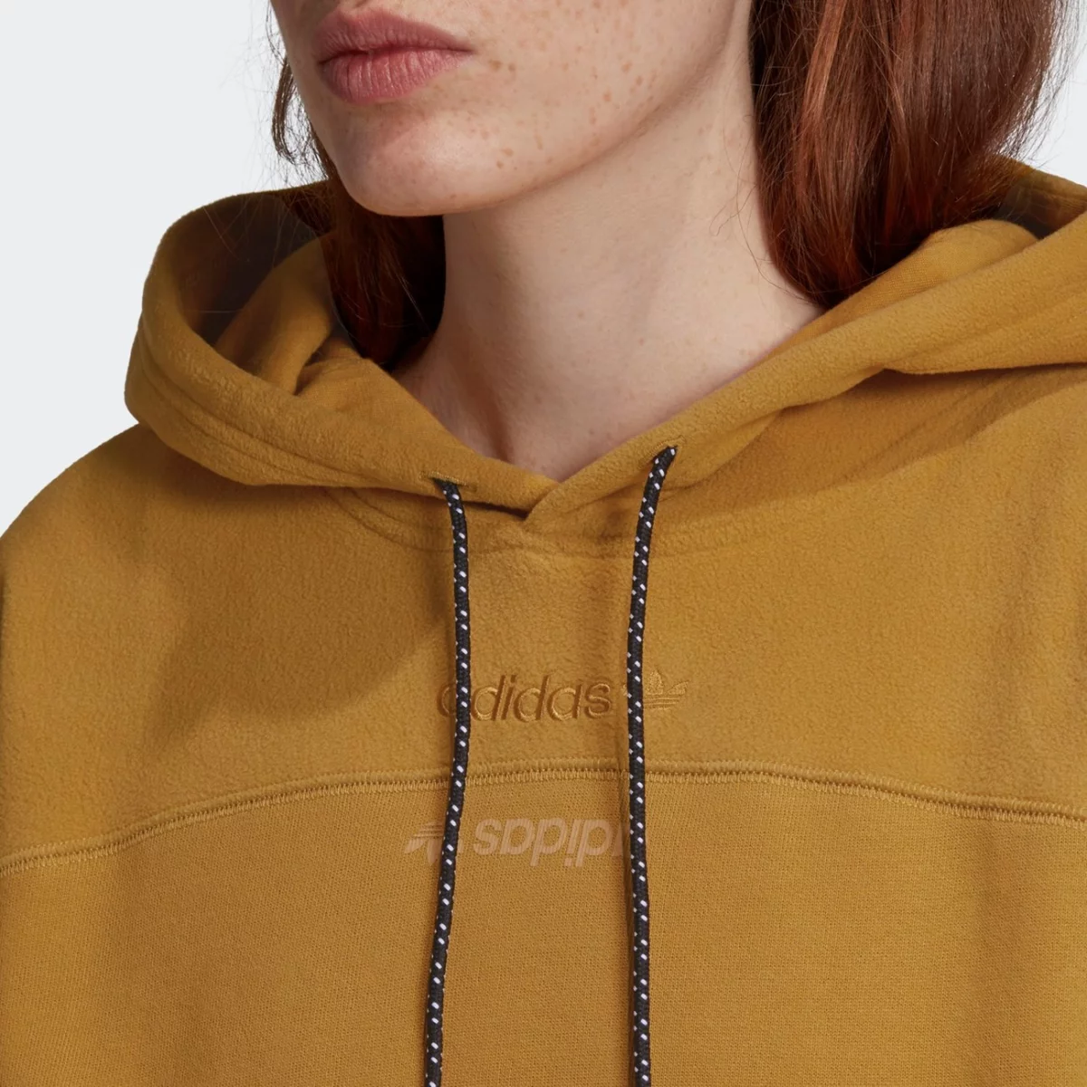 gd3896_app_on-model_detail-1_gradient-huge-6657485757c2e