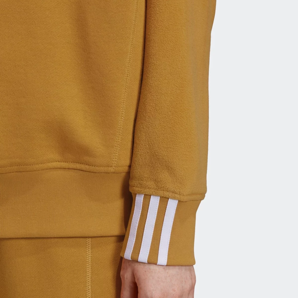 gd3896_app_on-model_detail-2_gradient-huge-665748599f123