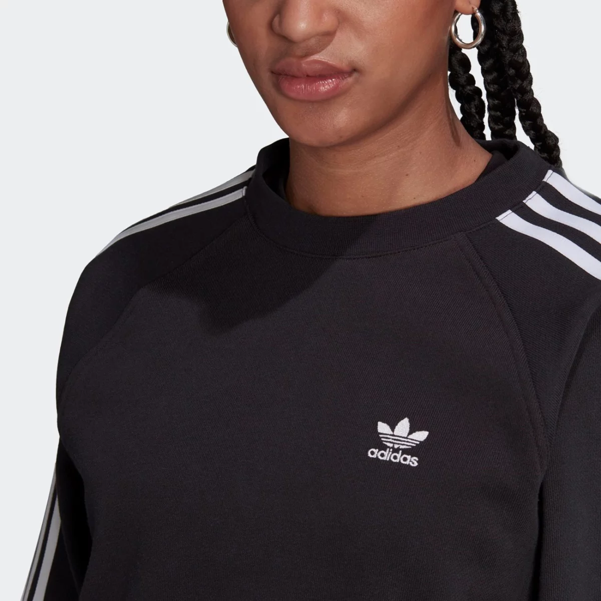 h43924_app_on-model_detail-1_gradient-huge-6657644ea4bef
