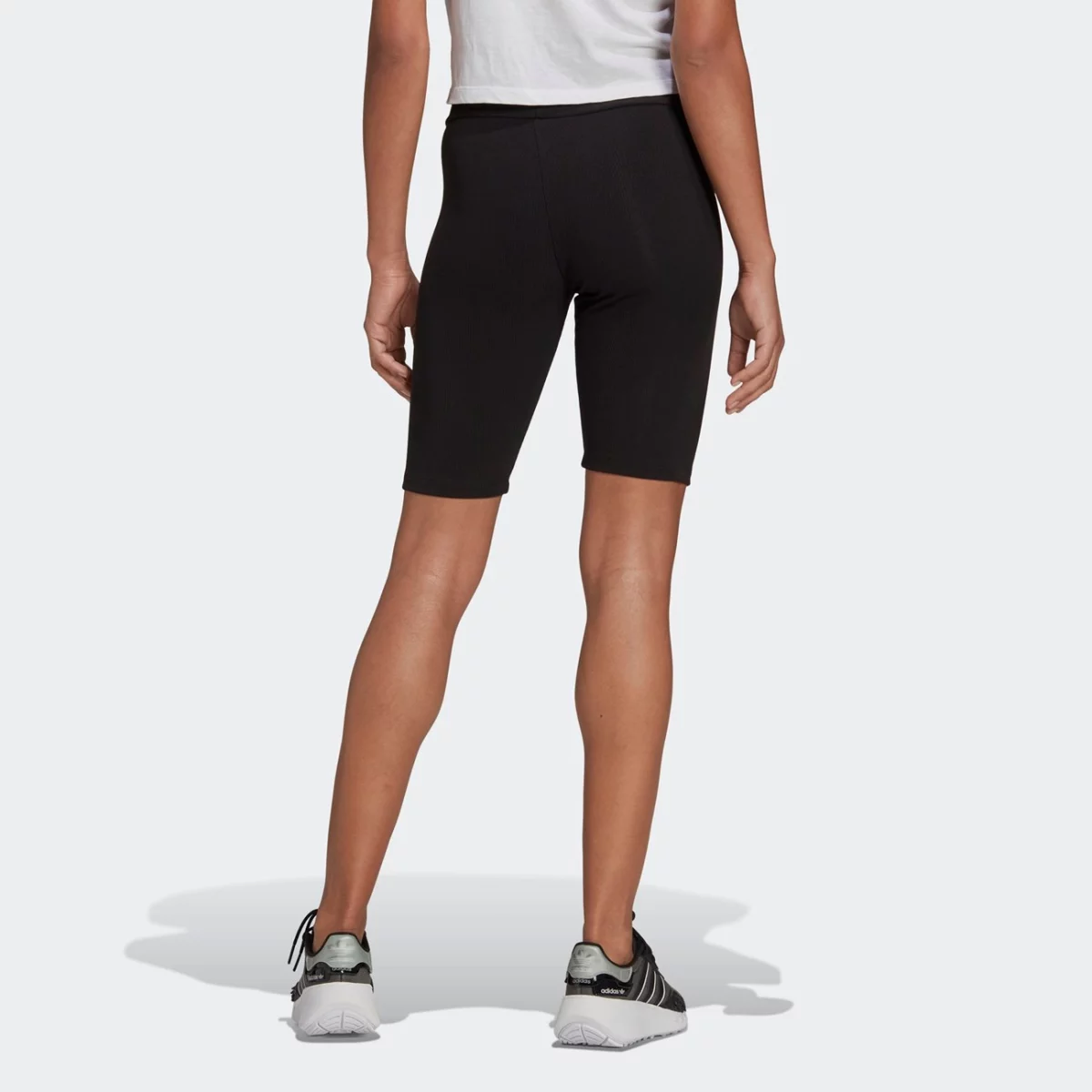 hf7484_app_on-model_back_gradient-huge-665775de879d3