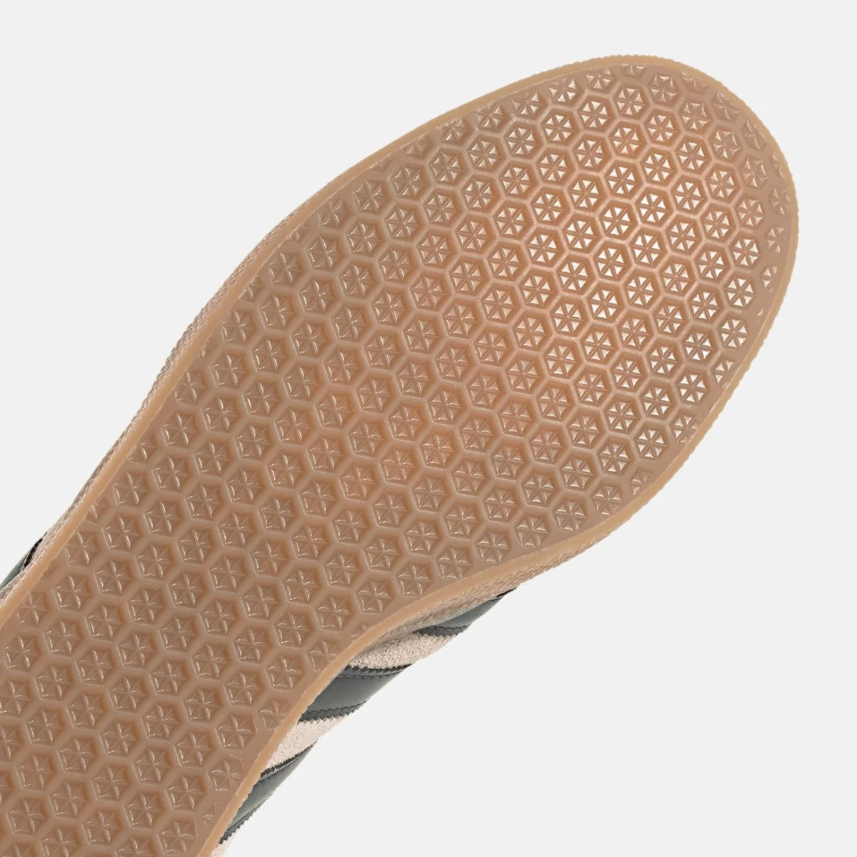 ig6199_8_footwear_photography_detail-view-1_transparent-huge-665841db7ea23