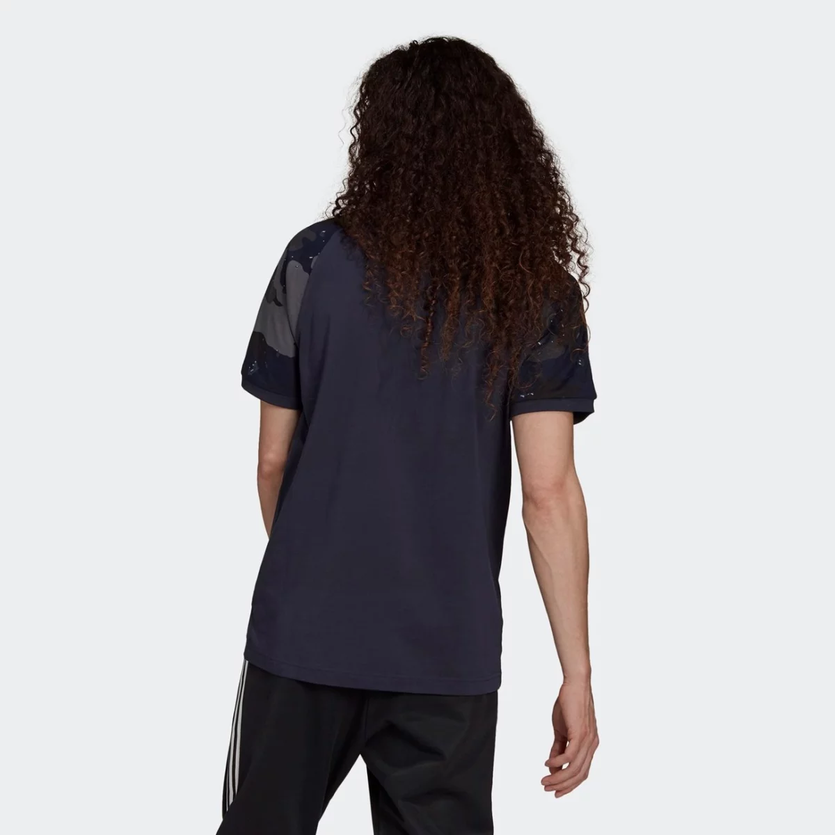 h13487_app_on-model_back_gradient-huge-6657627ca9869