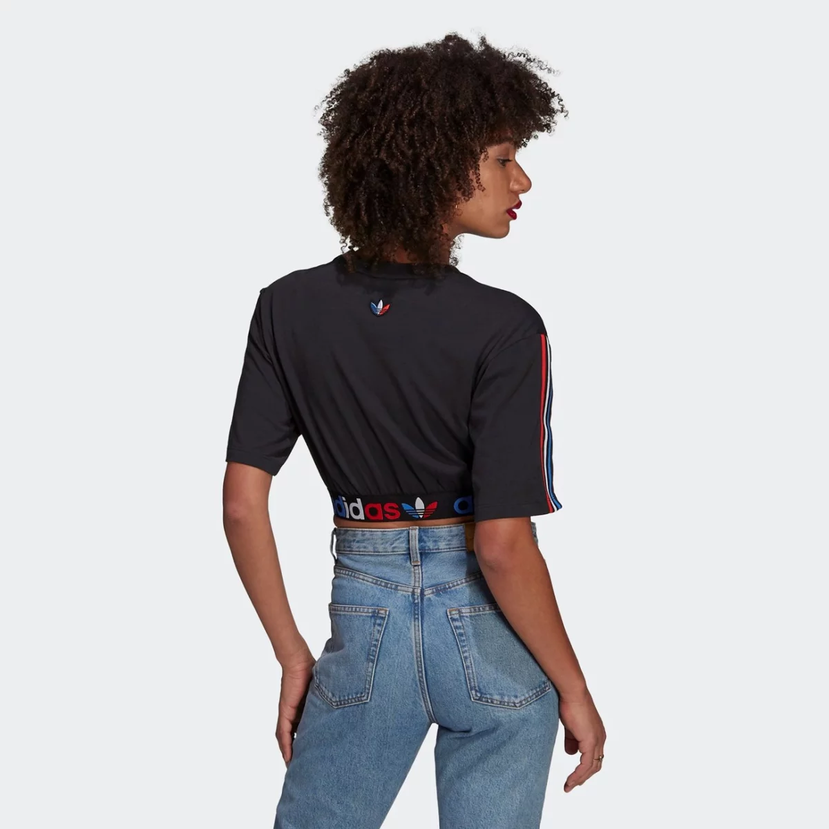 gn2932_app_on-model_back_gradient-huge-665756f3224a8