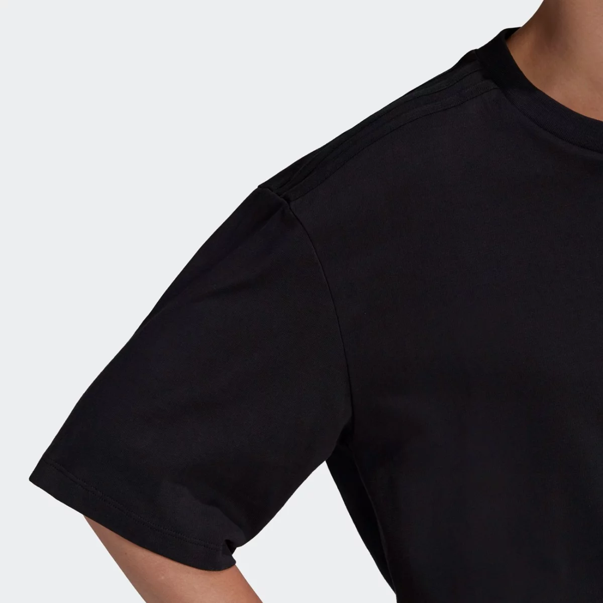 he4745_app_on-model_detail-2_gradient-huge-66577699af72c