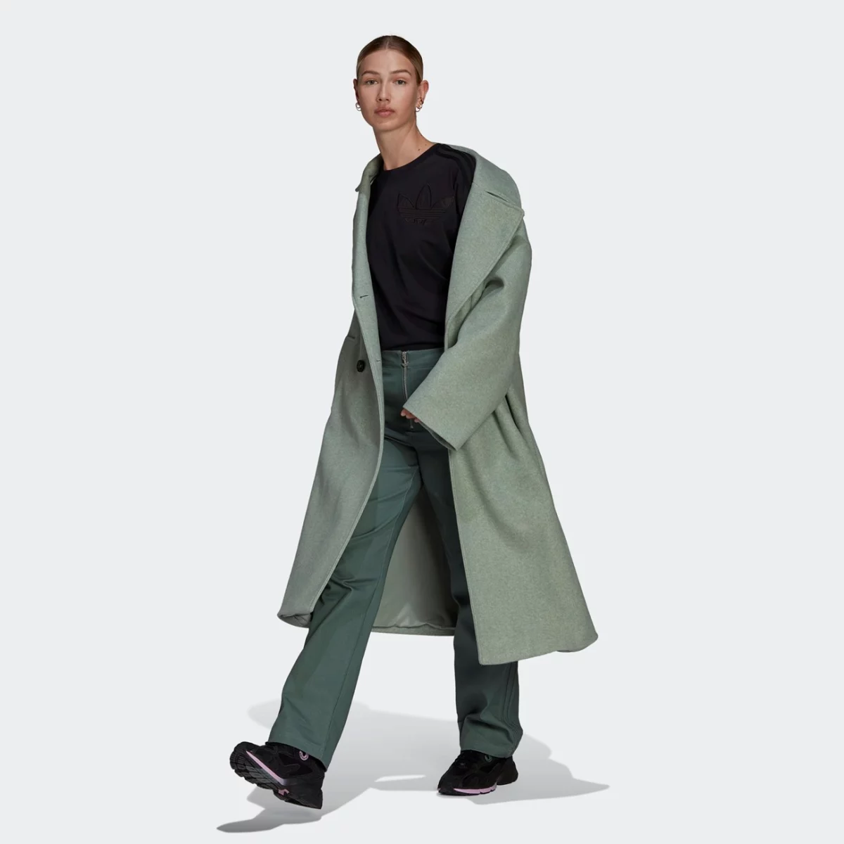 he4745_app_on-model_standard-outfit_gradient-huge-66577691c6f56