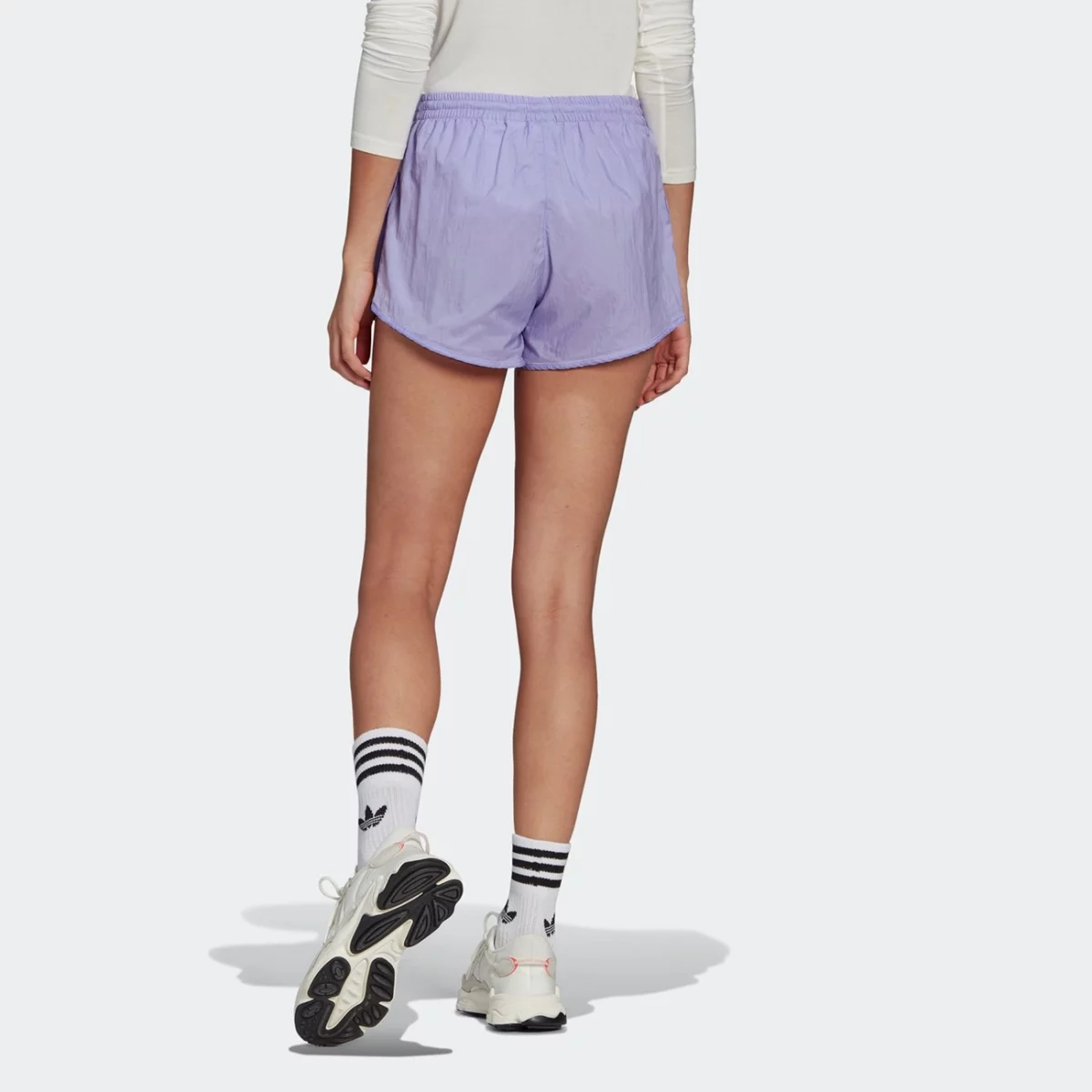 gn6766_app_on-model_back_gradient-huge-665752f67b68e