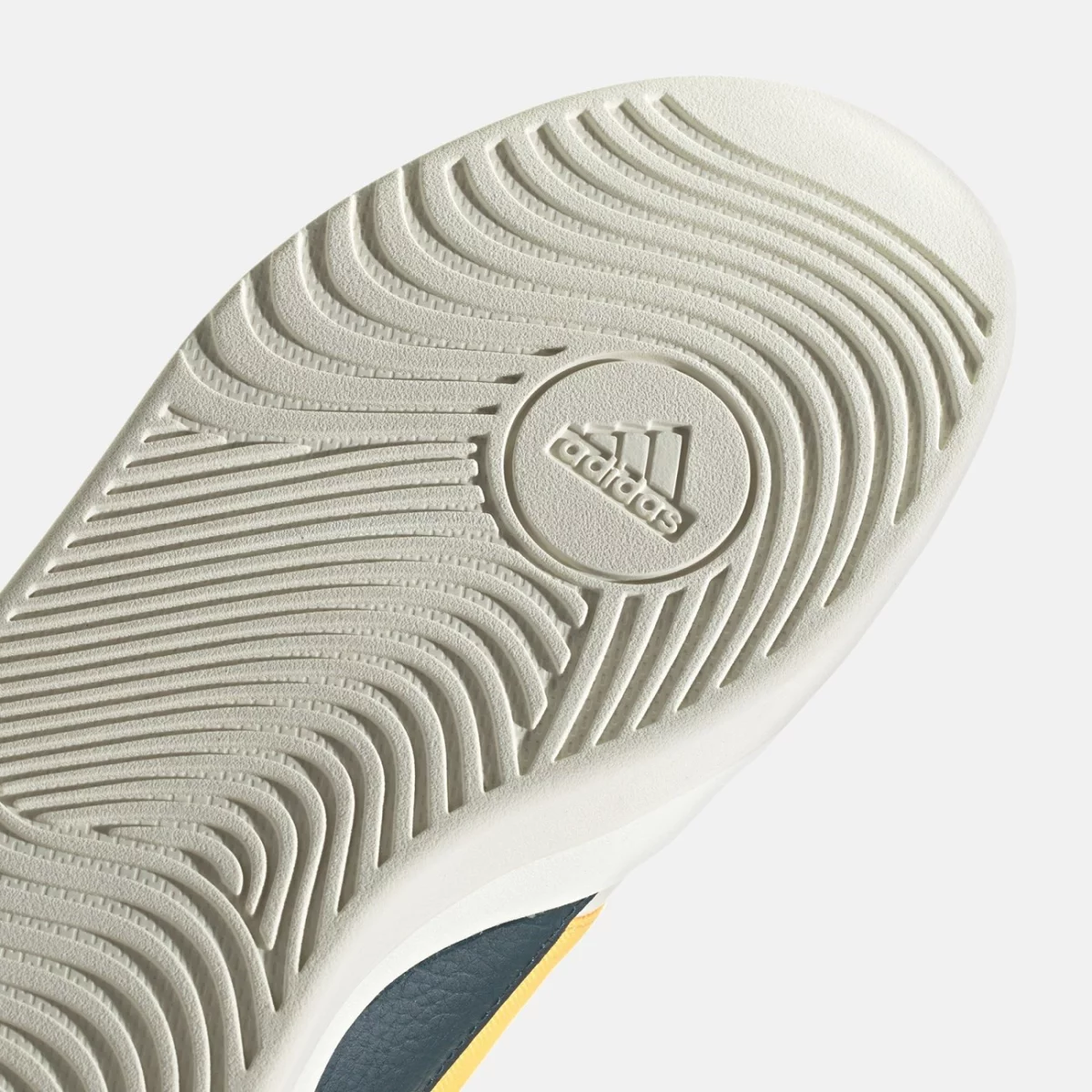 ig7320_9_footwear_photography_detail-view-2_transparent-huge-6658359d0043c