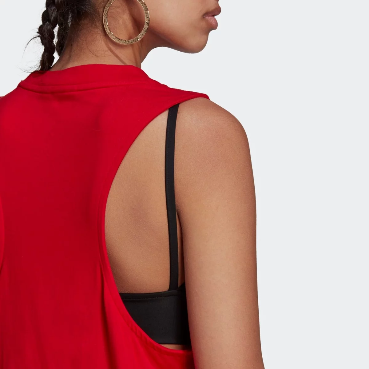 gn2889_app_on-model_detail-2_gradient-huge-66575518bd825