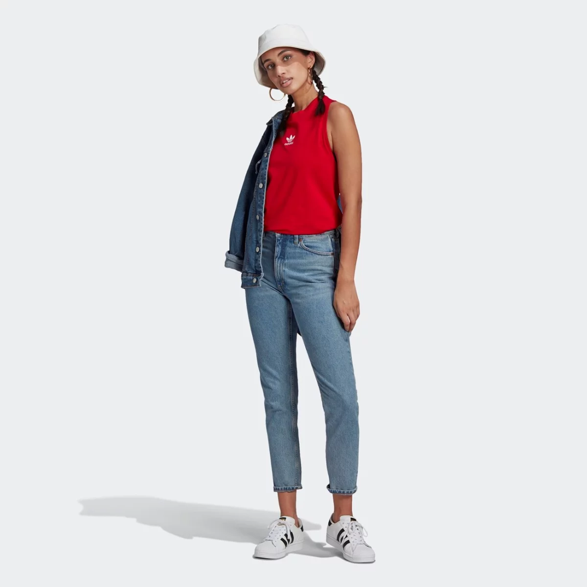 gn2889_app_on-model_walking_gradient-huge-6657551d8c620