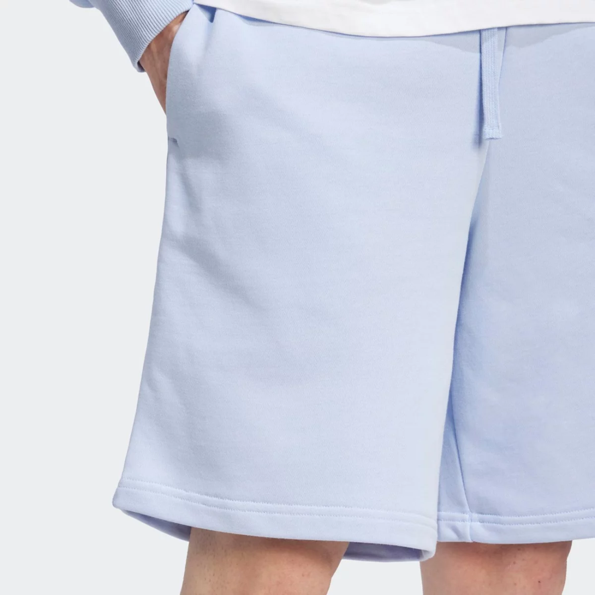 ic9829_7_apparel_on-model_detail-view-2_grey-huge-6657a0d38a8b4