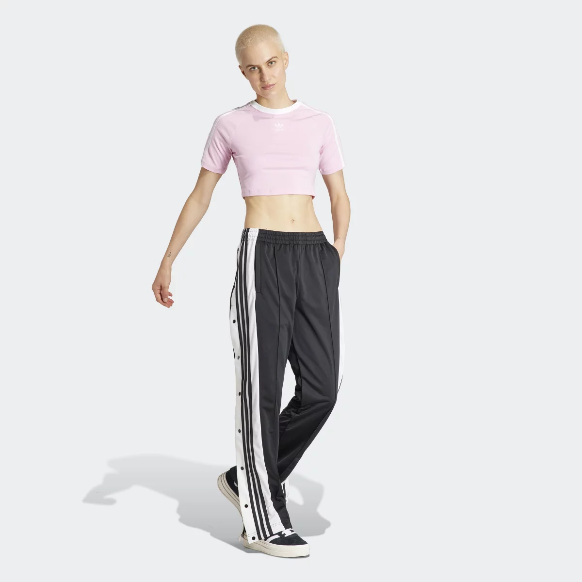672c90edc2a80IU2519_5_APPAREL_On_Model_Walking_View_grey