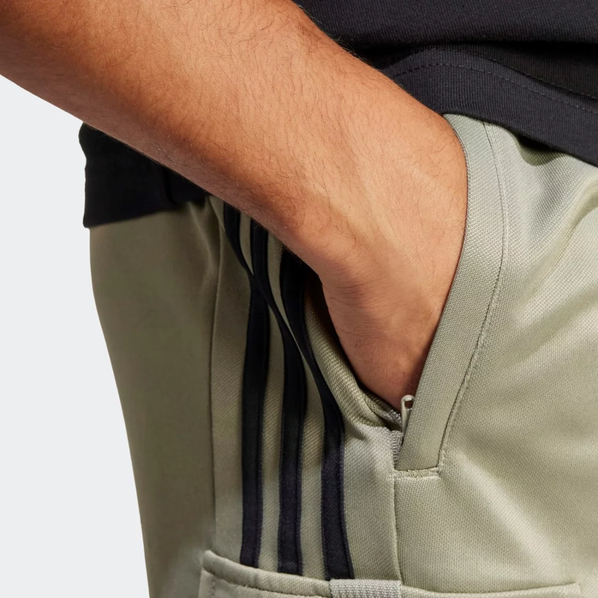 is1518_7_apparel_on-model_detail-view-2_grey-huge-6657b1add3f19