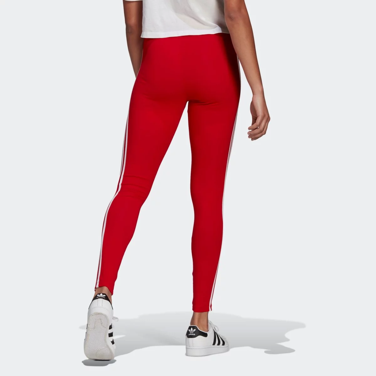gn8076_app_on-model_back_gradient-huge-665754a0d49cd
