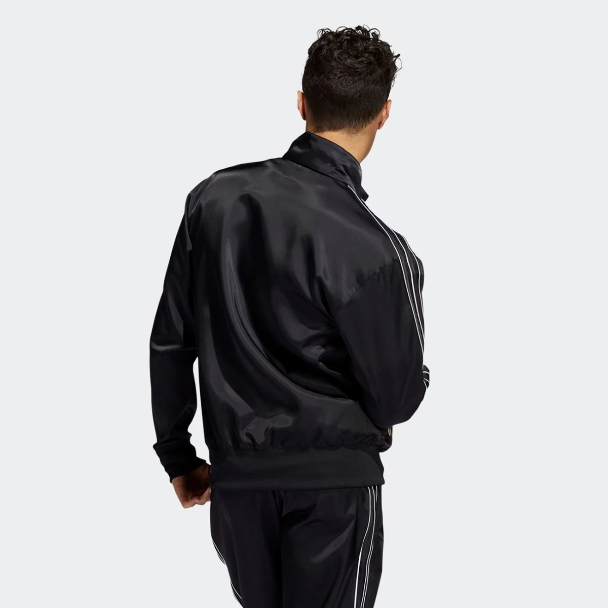 h31290_app_on-model_back_gradient-huge-665764f714d78
