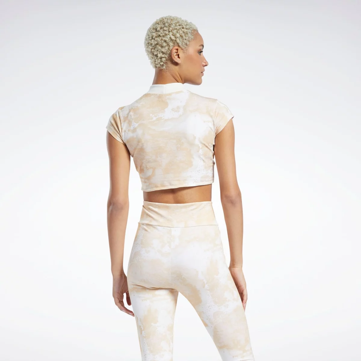 h49277_app_on-model_back_gradient-huge-66577850663fc