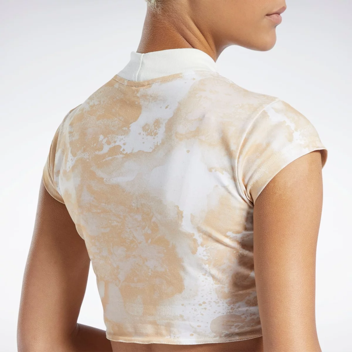 h49277_app_on-model_detail-1_gradient-huge-66577853668e8