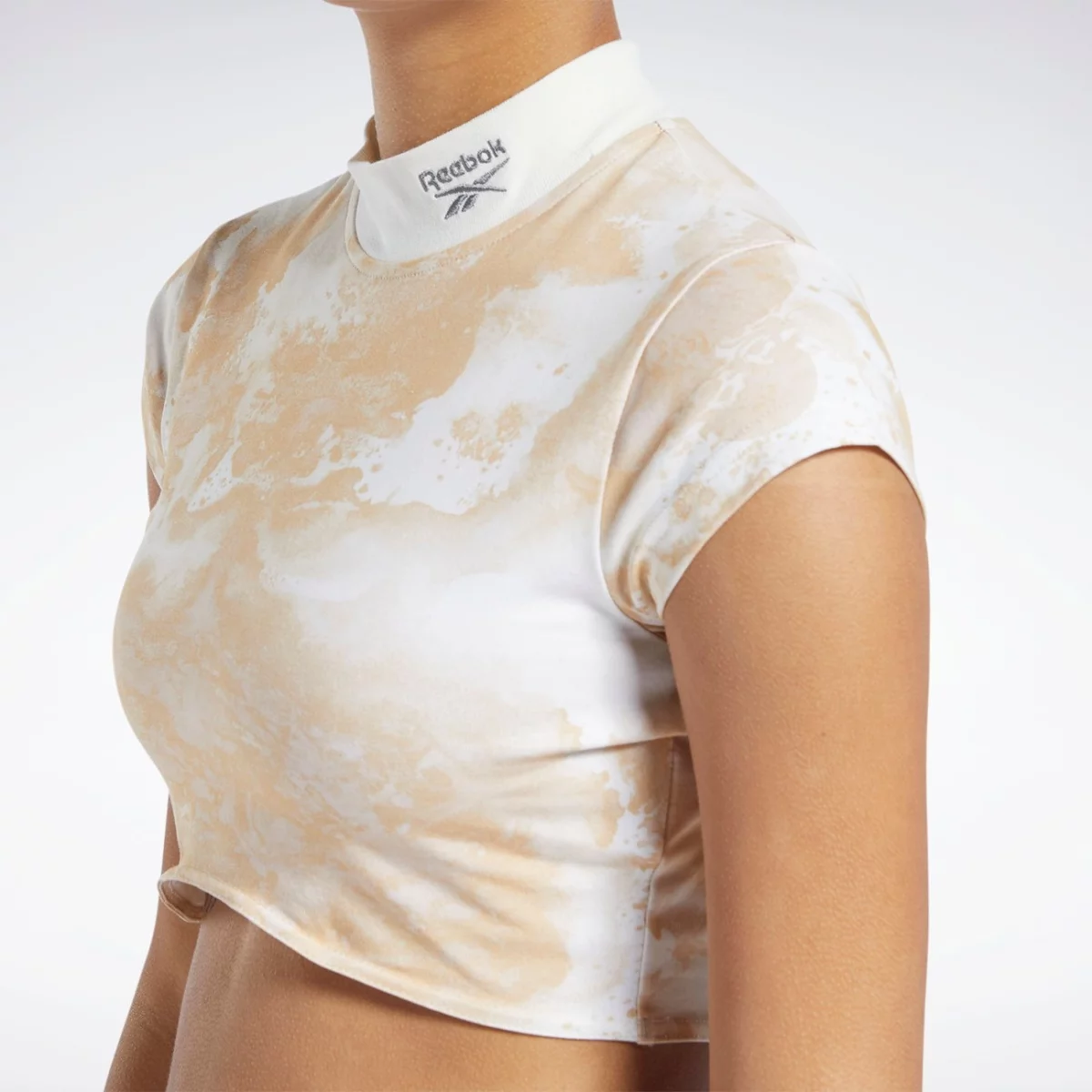 h49277_app_on-model_detail-2_gradient-huge-665778558310f