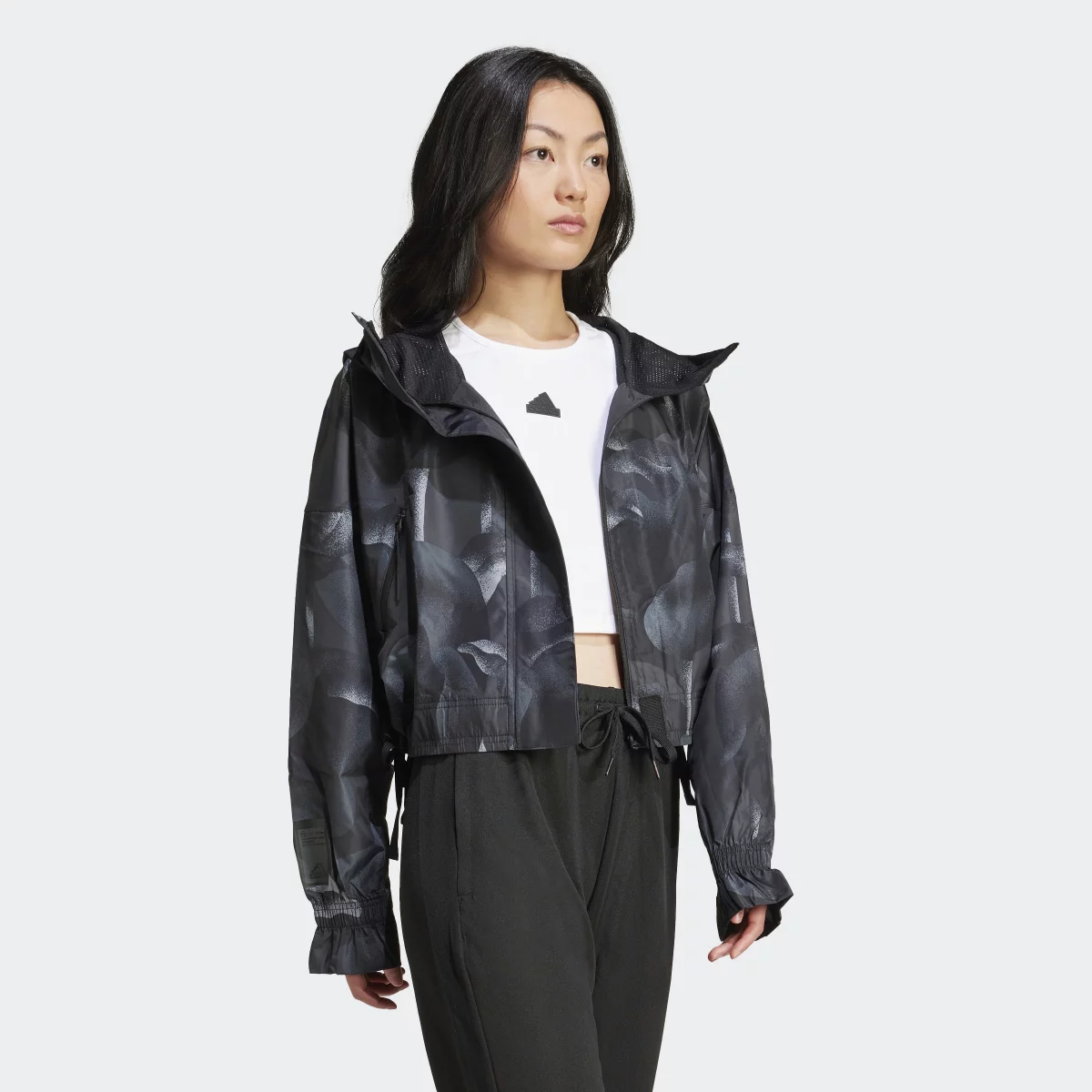 6708f00f089f7IM4956_6_APPAREL_On_Model_Walking_View_grey