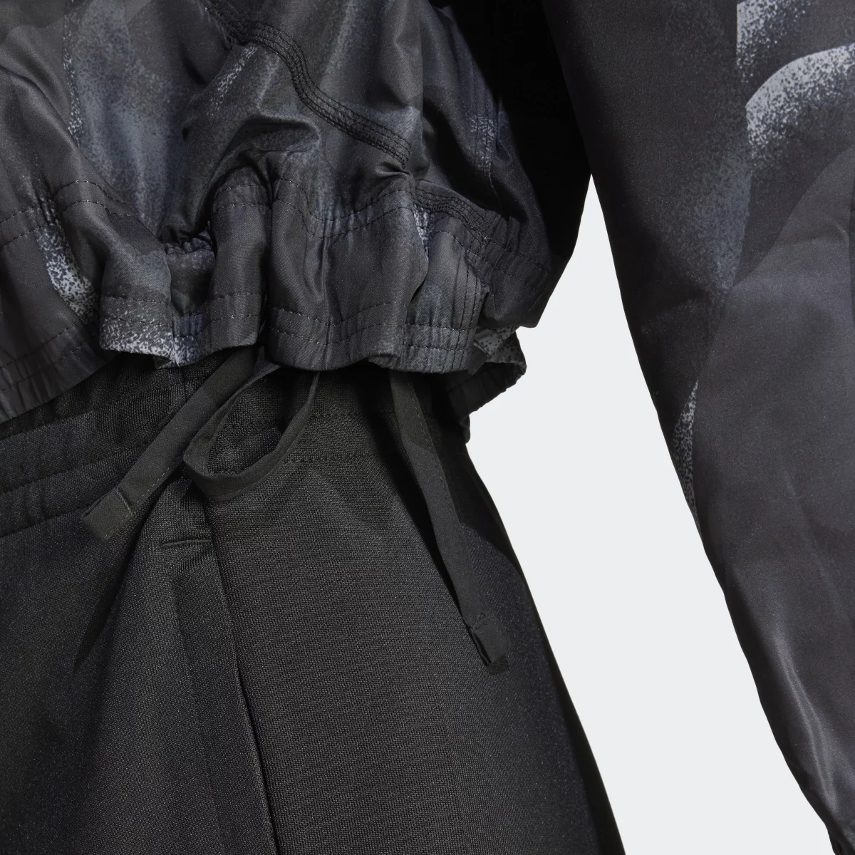 6708f0148cfbfIM4956_8_APPAREL_On_Model_Detail_View_2_grey