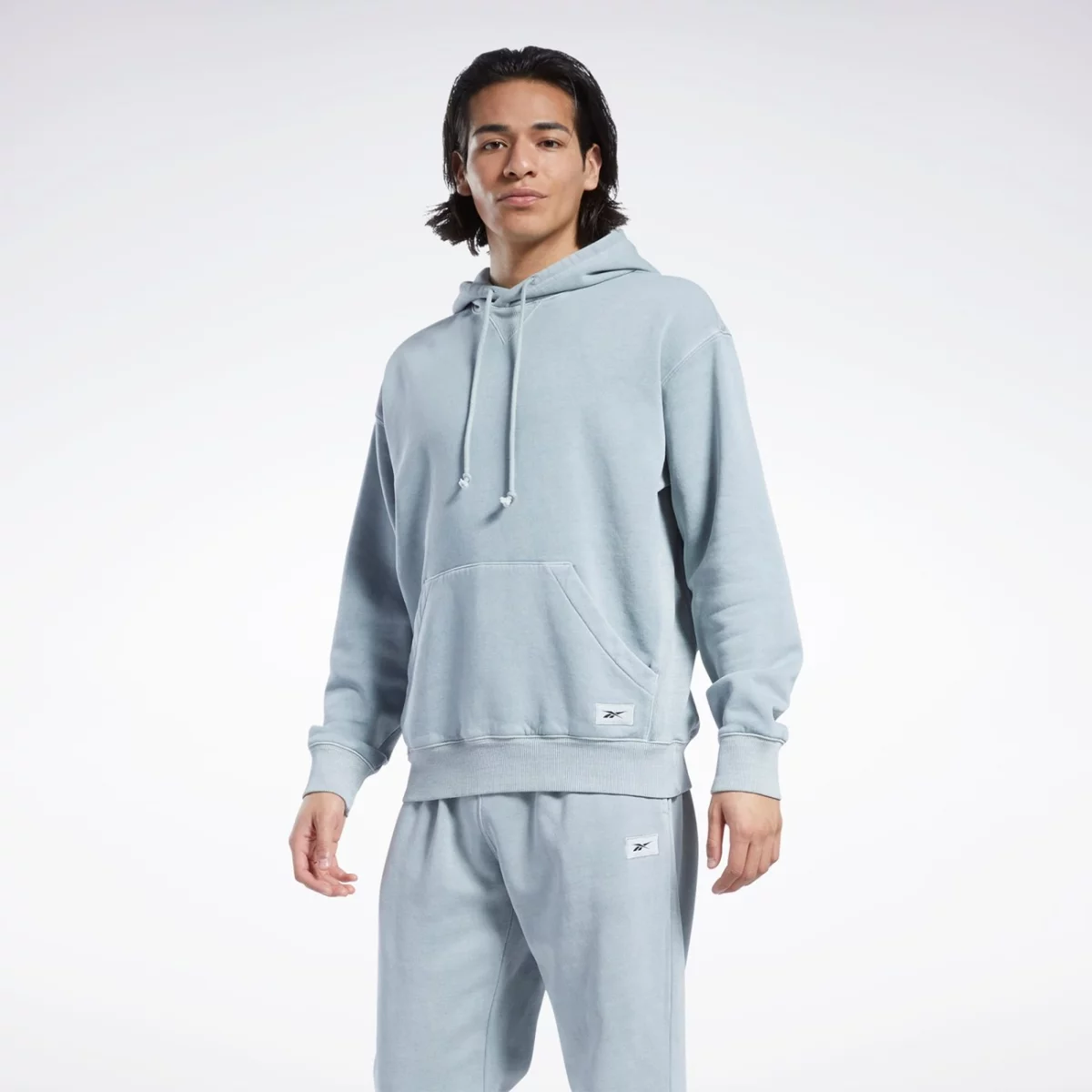 hi4640_3_apparel_on-model_standard-view_grey-huge-665792101aa17