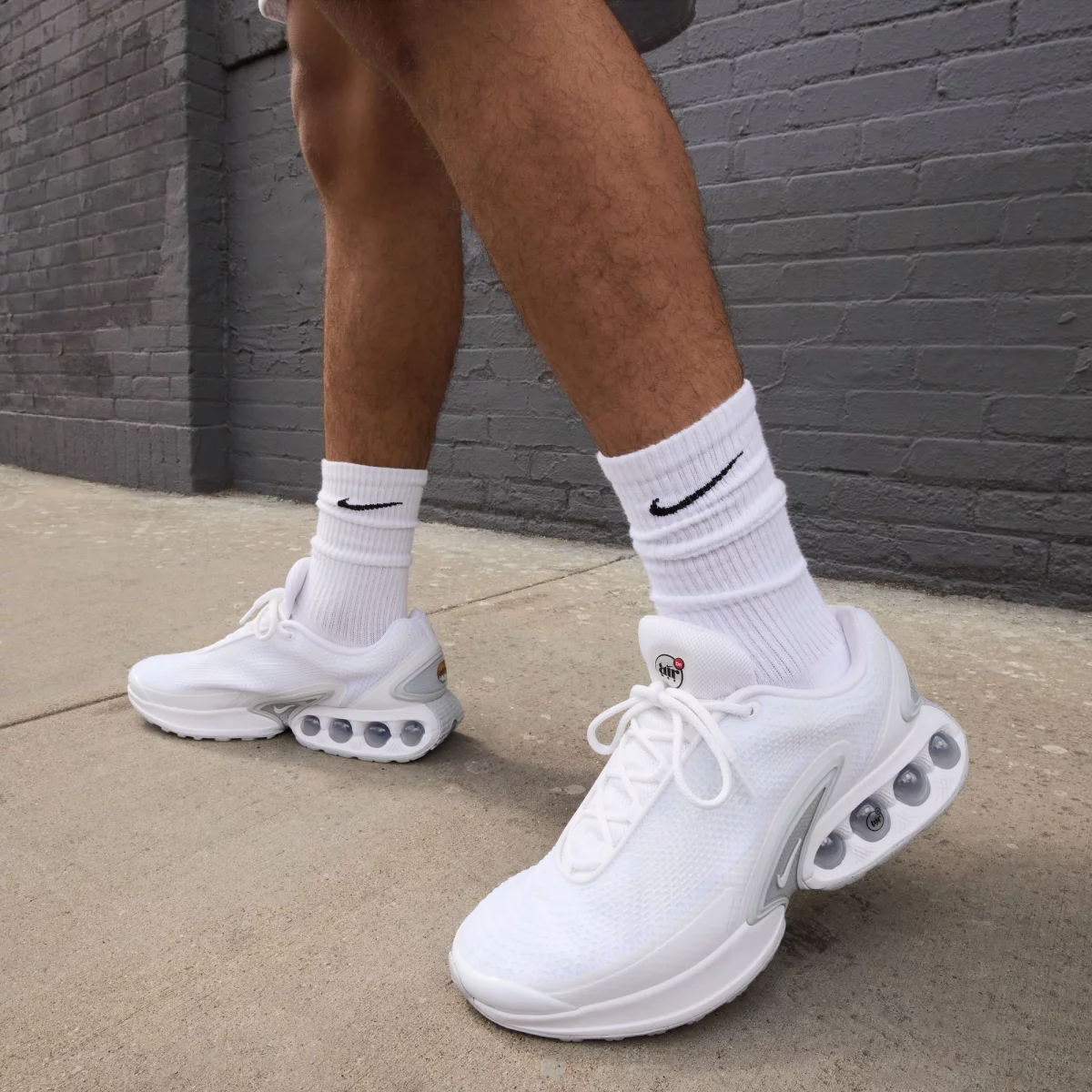 69848a1c9f9ccnike_air_max_dn_andrika_sneakers_3_