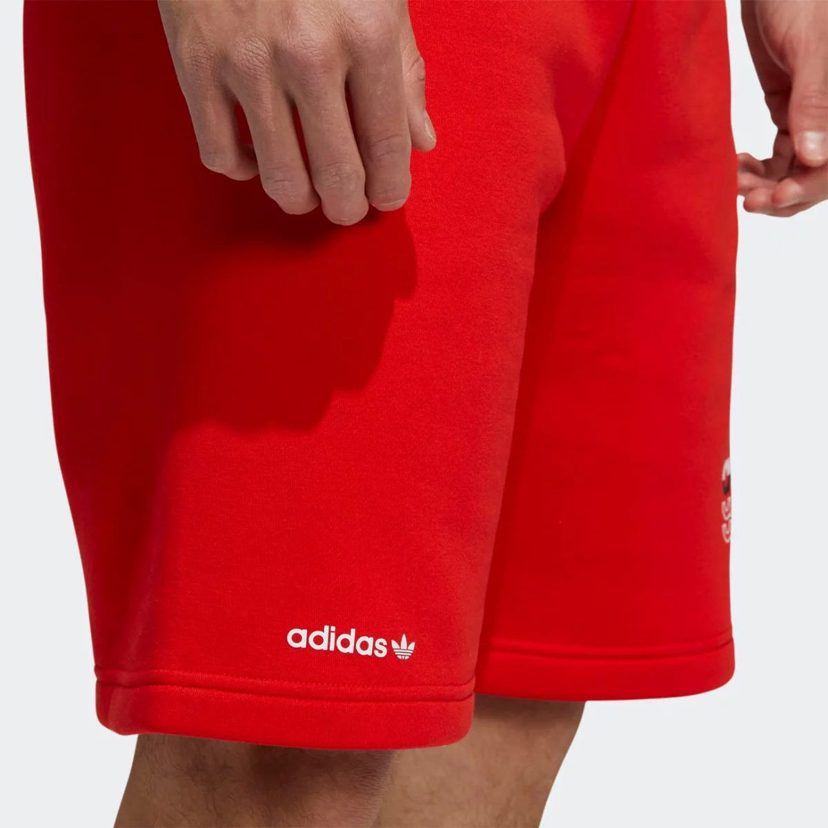 h31326_app_on-model_detail-2_gradient-huge-665764cf5d2e1